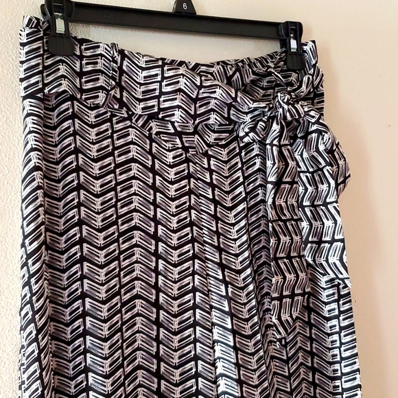 Women's wide leg pants - Picture 2 of 5